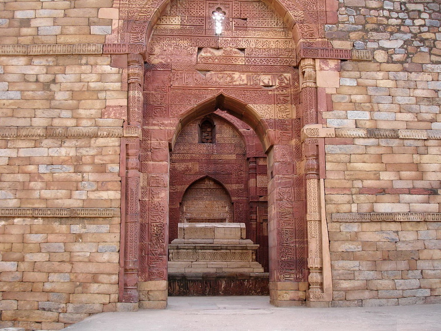 Мечеть Кутб-Минар и загадка железной колонны Дели, Индия