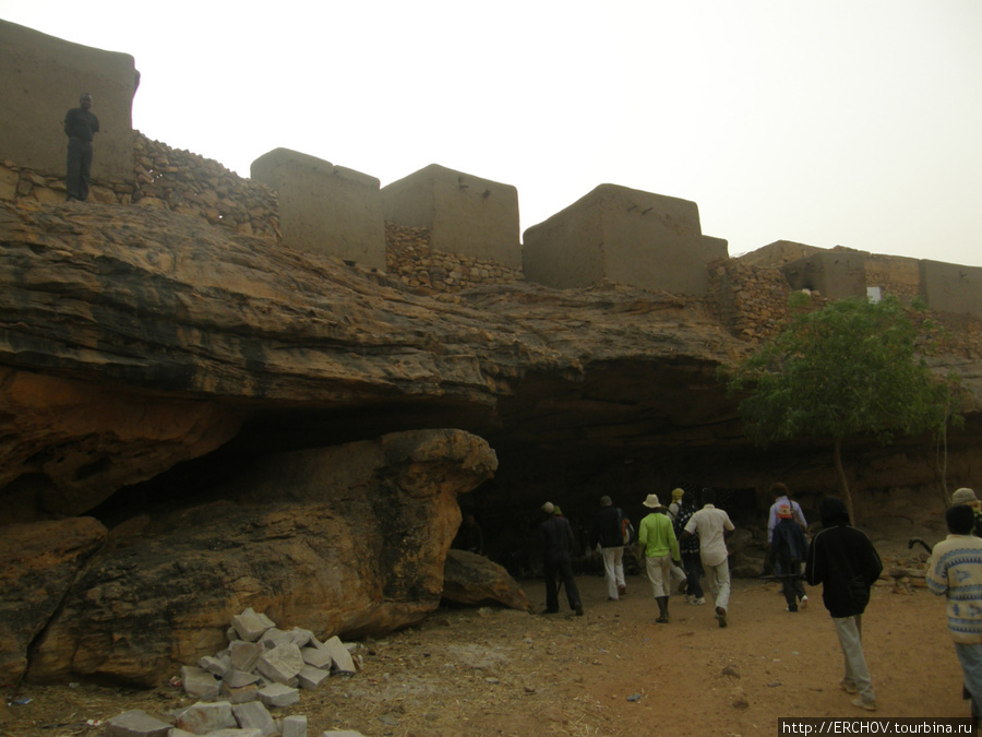 Вход в пещеру. Область Мопти, Мали
