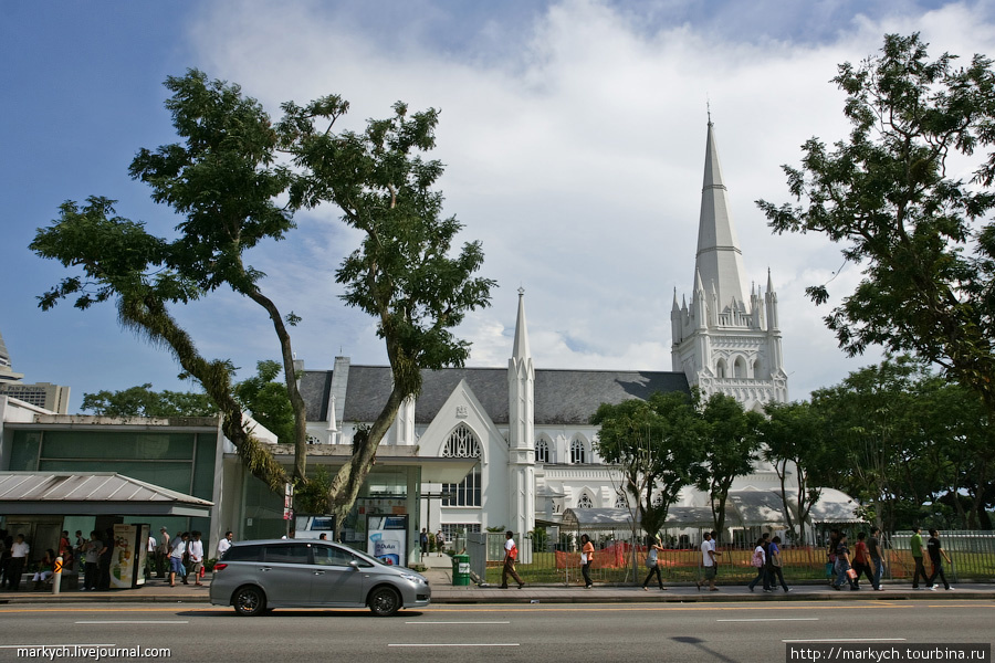 Оно было построено в 1856 году по проекту полковника Рональда Макферсона на месте церкви, уничтоженной двумя ударами молнии в 1852 году. Сингапур (город-государство)