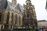 Собор Святого Стефана — одна из главных достопримечательностей Вены. Изящные шпили и выложенная мозаикой крыша давно стали символами австрийской столицы. Высота колокольни 137 м. Ее строительство закончилось в 1433 г