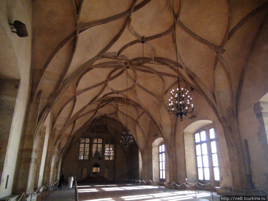 Зал для рыцарских турниров во дворце. Красивейший готический потолок. Прага, Чехия