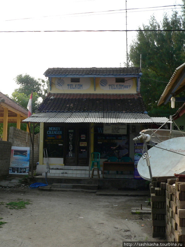 Интеренткафе с быстрым интерентом и WiFi на Травангане Остров Гили-Траванган, Индонезия