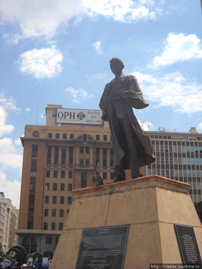 Памятник довольно скромный Йоханнесбург, ЮАР