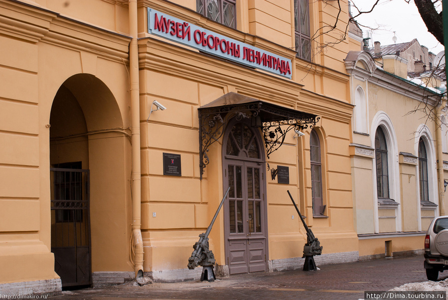 Вход в здание музея Санкт-Петербург, Россия