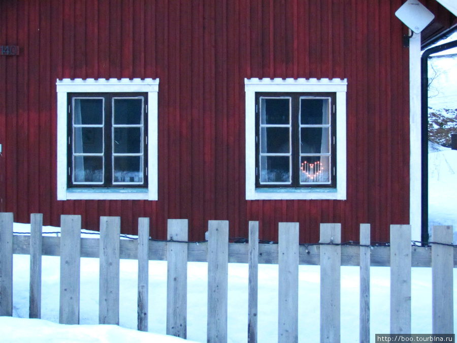 симпатичный адвент в форме сердечка. ох, и любят шведы украшать окна! :) Оре, Швеция