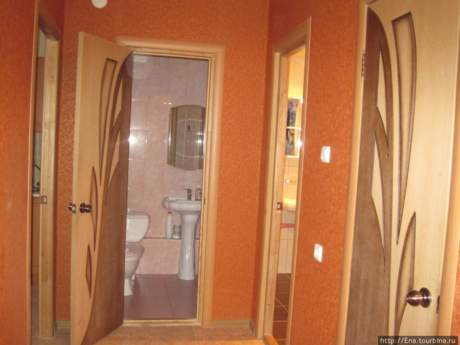 Квартира на ул. Судоремонтной, дом 26а. 
Вот такой просторный коридор, видны двери в WC и ванную Вологда, Россия