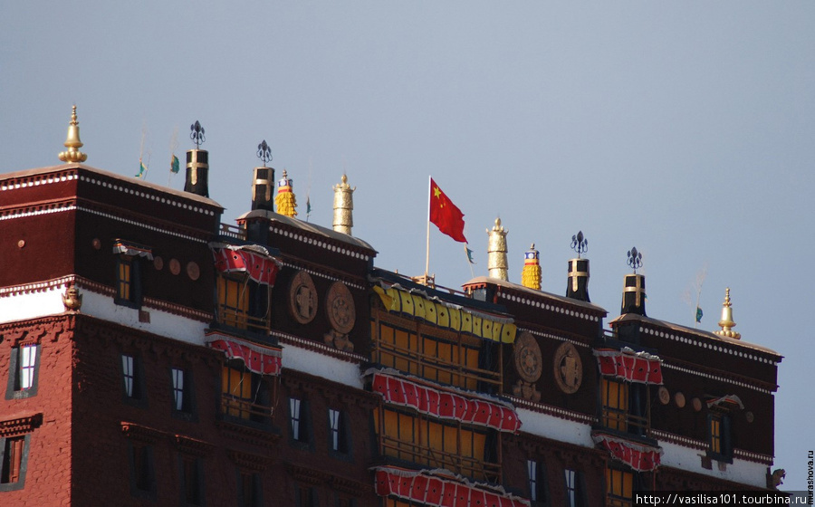 Красный флаг на Потале Лхаса, Китай