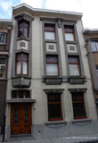 г. Синт-Никлас, Бельгия. Уникальная старинная улочка De Monseigneur Stillemansstraat. Здесь каждый дом выстроен в стиле Арт-деко. В 2002 году каждый дом на этой улице был отреставрирован, и охраняются как памятники архитектуры. А сама улица является охраняемым памятником городского пейзажа. На фотографии дом № 28.