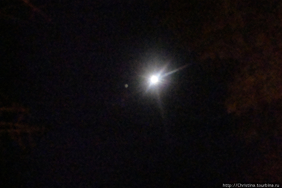 Небо над африканской саванной. Юпитер в одиночестве был в тот вечер. Фото за ужином. Ренджер сказал: look, — Jupiter! И я сфотографировала.