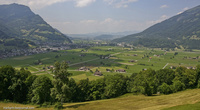 Между двумя озерами — Валенштадтским и Цюрихским — расположена живописная долина.