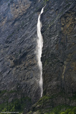 Долина известна своими водопадами.