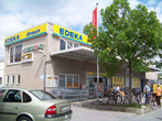 Вывестка сети Edeka — у E-Markt те же фирменные цвета и шрифт.
