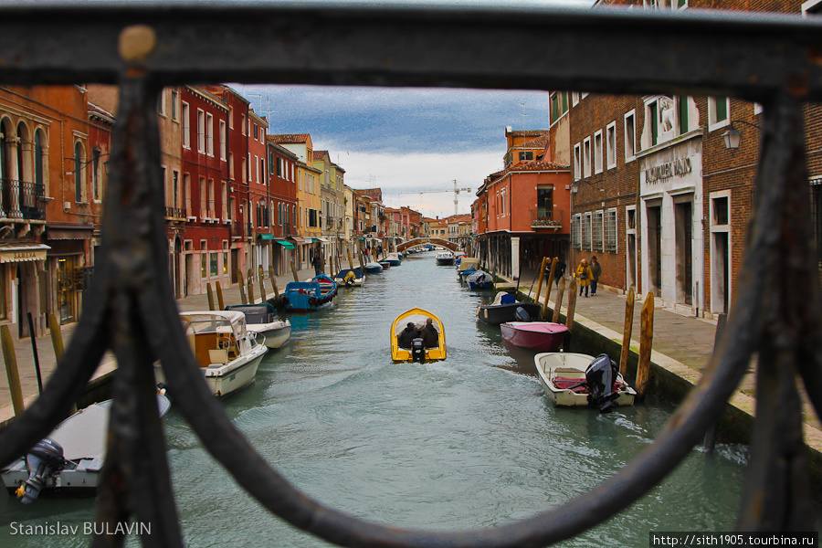 Канал, вид с одного из мостов Венеция, Италия