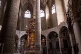 Внутри собора св. Петра. Построен в 1143 году