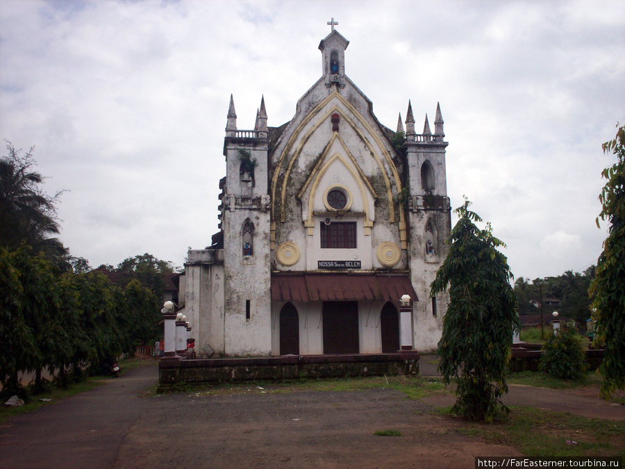 Церковь Трех Волхвов в центре Чандора Чандор, Индия
