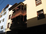 Старинный дом с балконами
