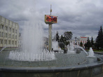 Фонтан-часы на ул. Андропова, призванный отсчитывать время до 1000-летия города