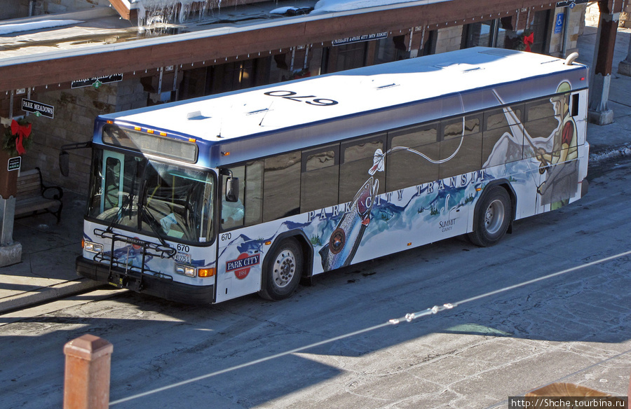Вспомним фильм  Скорость — американцы наносят номер автобуса и на крышу. Парк-Сити, CША