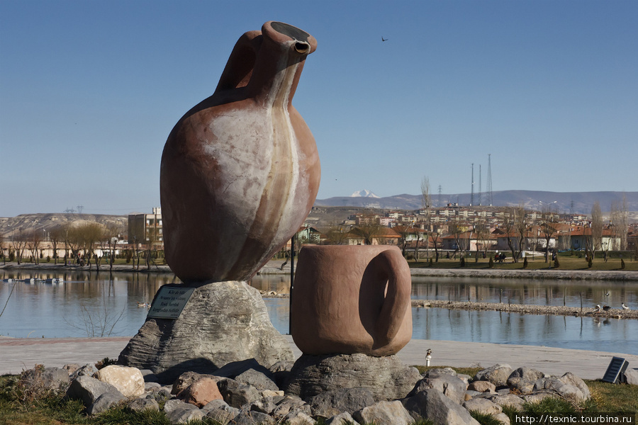 Памятник керамической посуде :-) Аванос, Турция