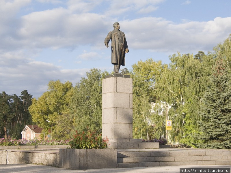 Железобетонный памятник Ленину в Солотче. Рязань, Россия