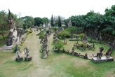 Будда-парк (известен также как Ват Сиенг-кхуан: лаос.). Фантастический скульптурный парк, вдохновленный идеями и символикой буддизма и индуизма и созданный в 1958 г. под руководством Бунлыа Сулилата. Парк расположен в 25км к юго-востоку от Вьентьяна, столицы Лаоса. Сала Кеоку, близкая по духу монументальная скульптурная работа, возведенная Сулилатом двадцатью годами позже, лежит поблизости, на противоположном (тайском) береге Меконга.