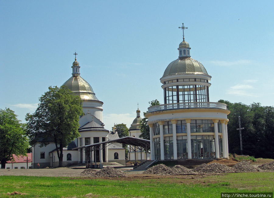 Церковь и часовня со смотровой площадкой. Гошев, Украина