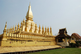 Пха Тхатлуанг ( Большая/Великая ступа) — буддийское религиозное сооружение, считающееся наиболее значимым архитектурным памятником и национальным символом Лаоса.Сооружение изображено на лаосском государственном гербе.
