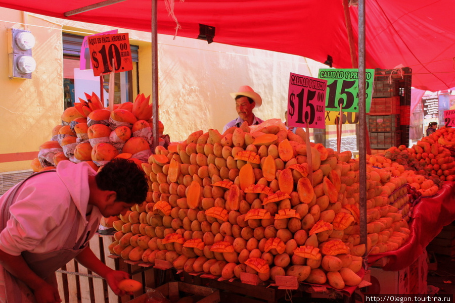 Радости фруктовой продажи Сан-Хуан-Теотиуакан, Мексика