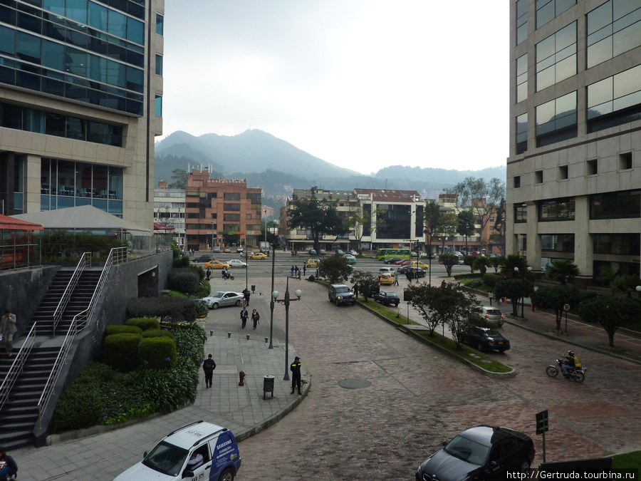 Вид из окна гостиницы. Богота, Колумбия
