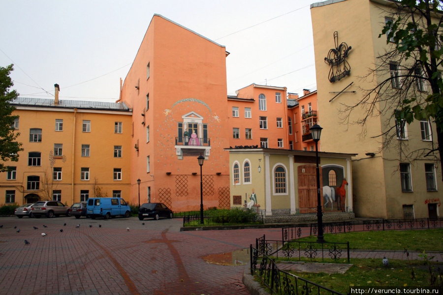Двор в Дойниковом переулке Санкт-Петербург, Россия