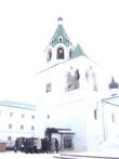 Рядом с собором находится Покровский храм (1691 год).