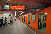 В метро в Мехико