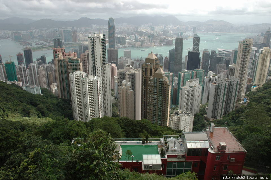поскольку точка съемки у всех одна и таже, соответственно и фотографии у всех очень похожие Гонконг