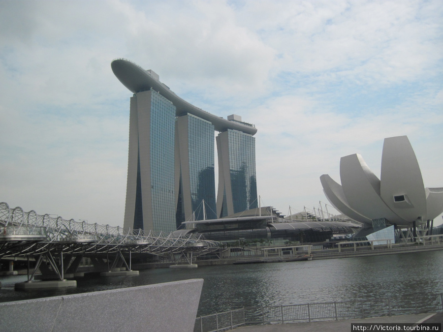 Вид на отель с набережной Сингапур (город-государство)
