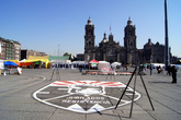 На площади Конституции в Мехико