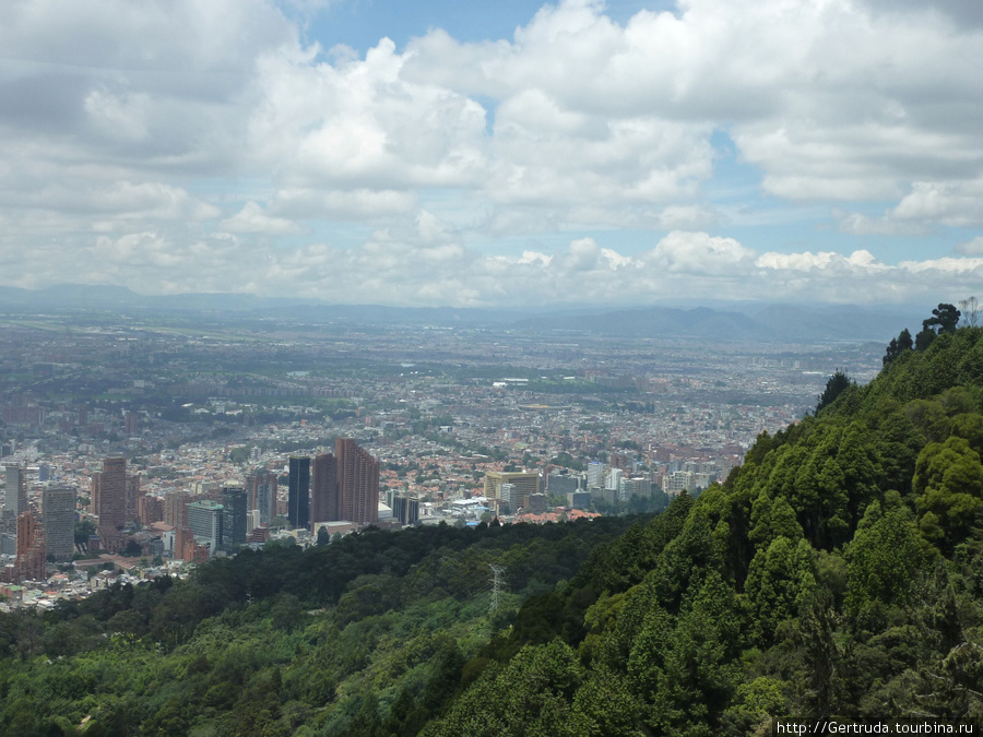 Вид на Боготу из вагончика телеферико. Богота, Колумбия