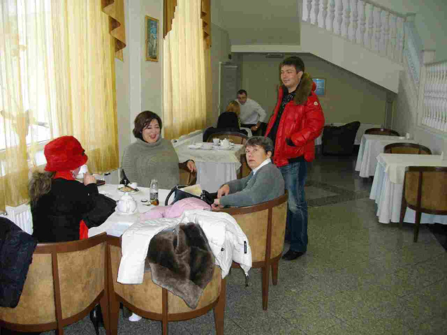 На первом этаже есть бар, где подают вполне приличный чизкейк. Великий Новгород, Россия