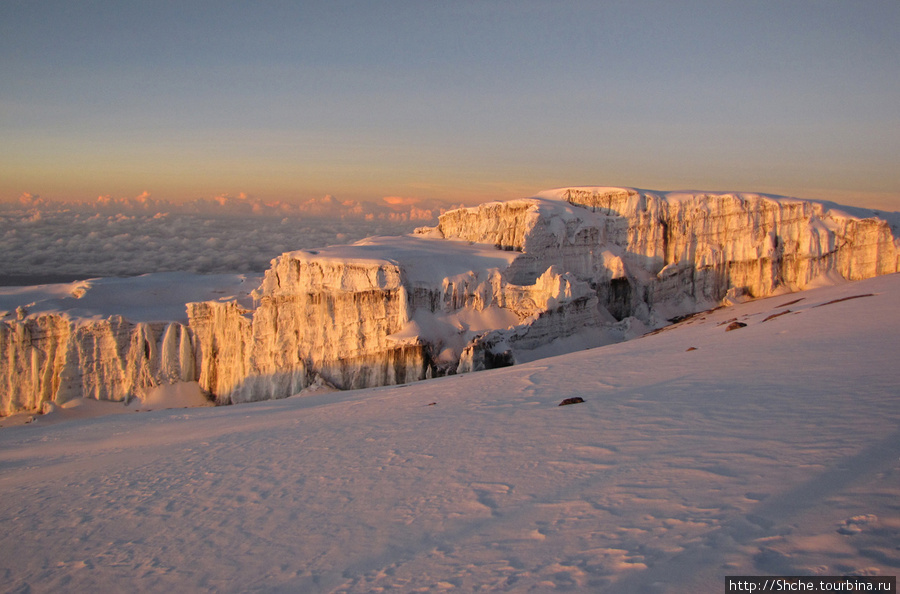 Рассвет на вершине Африки. Ледники, которым осталось лет 20.