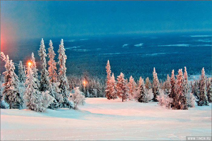 С приближением вечера, небо начинает играть сумашедшими цветами Юлляс, Финляндия