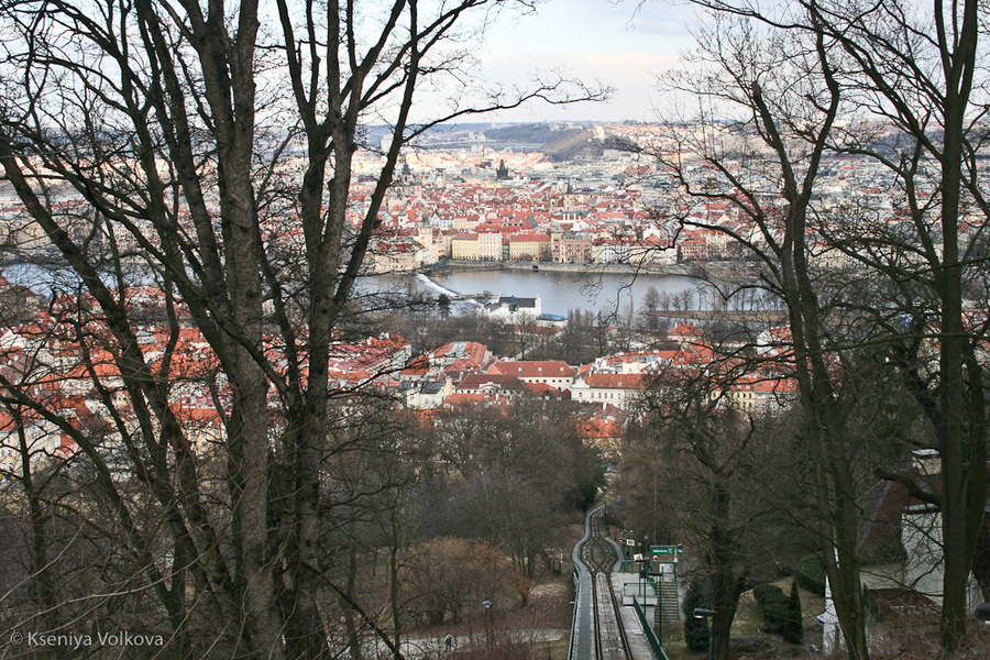 вид с холма на город Прага, Чехия