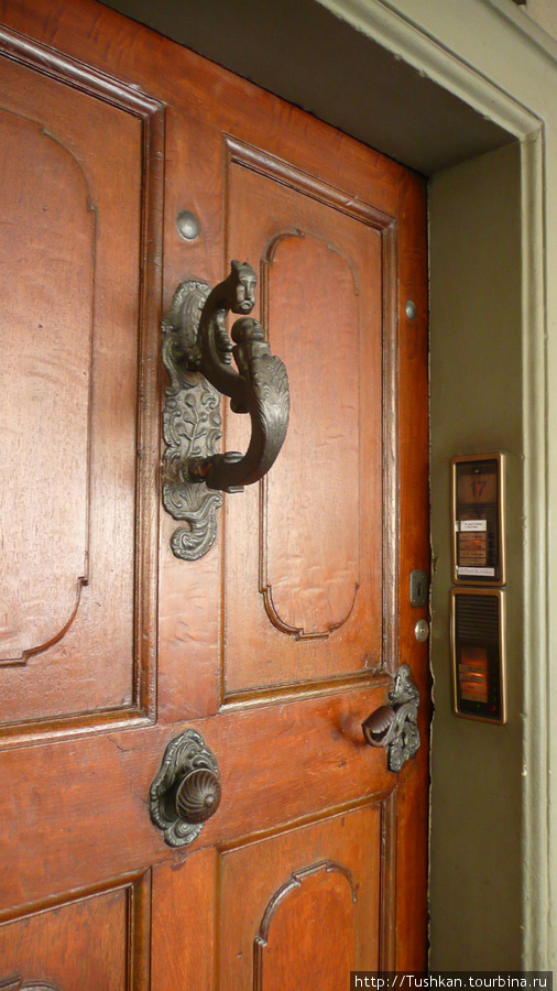 Двери как в старой доброй Праге. Берн, Швейцария