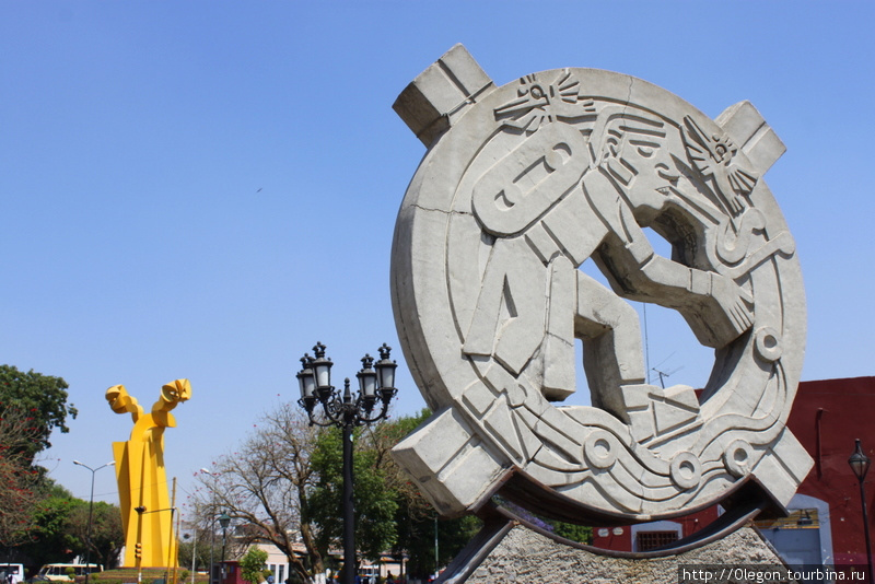 Прогулка по бульвару героев 5 мая Пуэбла, Мексика
