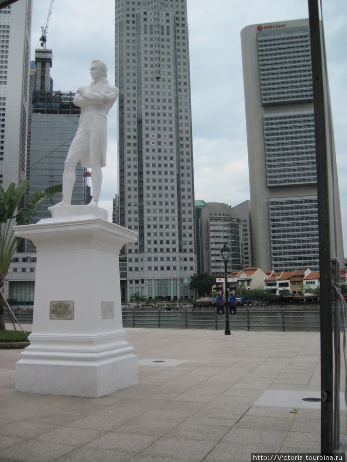 Памятник основателю Сингапура Раффлзу Сингапур (город-государство)