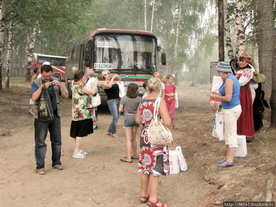 Туристы с теплохода. Весьегонск, Россия