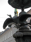 Знаменитый фонтан на Stroget, зимой выключен.