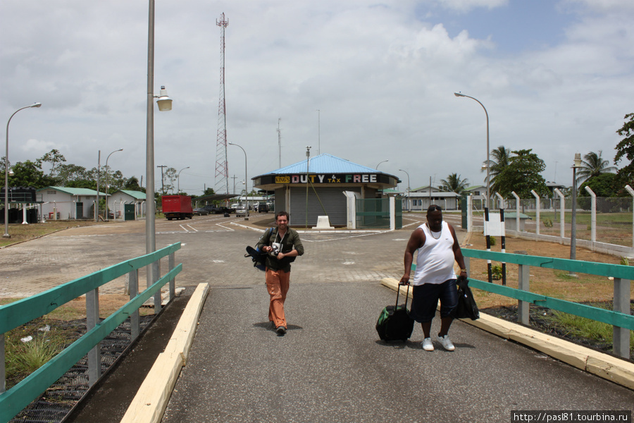 Пампасы - 12. 05.04.2011 Гайана — паром на Суринам Регион Восточный Бербис-Корентин, Гайана