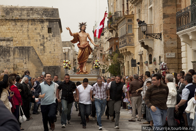 (с)Виктор Велла
Пасхальная процессия (Биргу, Мальта) Мальта