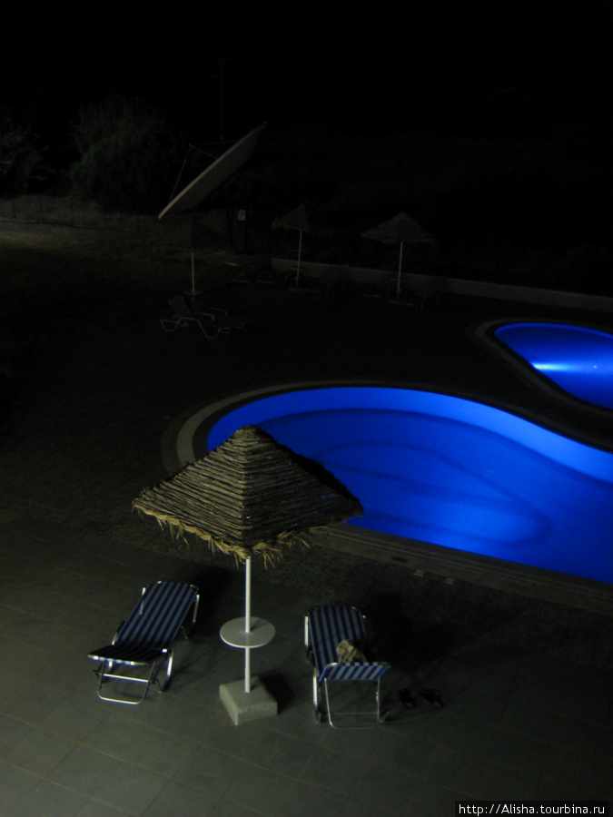 Отель Blue Star*** — 

ночная подсветка бассейна Каллифея, остров Родос, Греция
