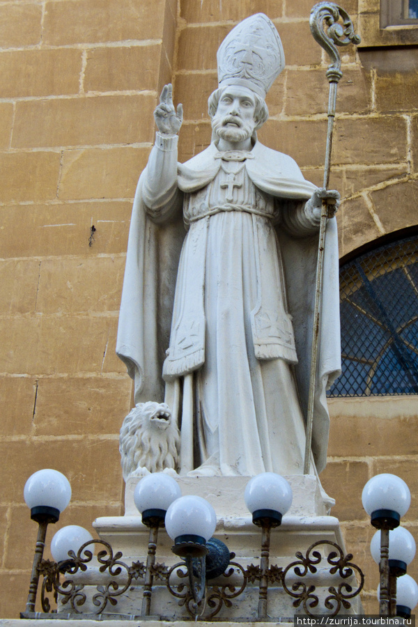 Св. Публий (статуя) (Флориана, Мальта) Сент-Полс-Бей, Мальта