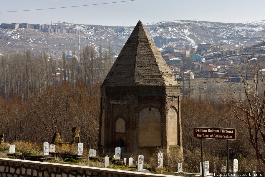 Селимский собор и гроб султана Селим, Турция